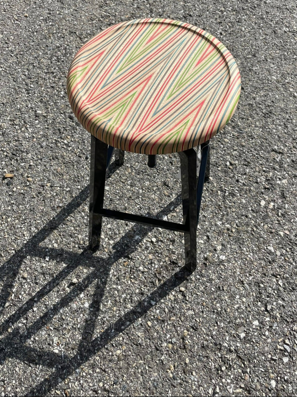 Beautiful and playful bar stool seat. made of skateboard wood layers. Fits on almost all support with round top structure.